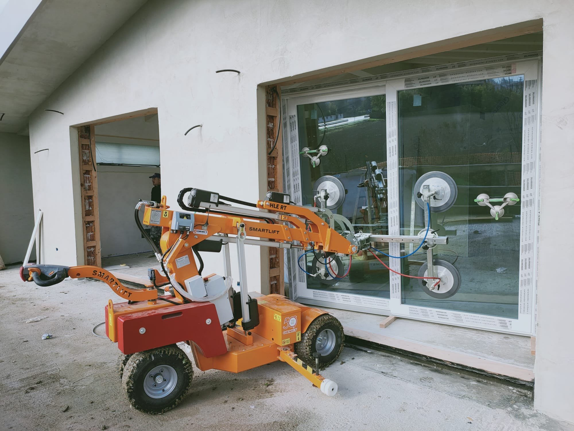 Posa di una vetrata con sollevatore Smartlift